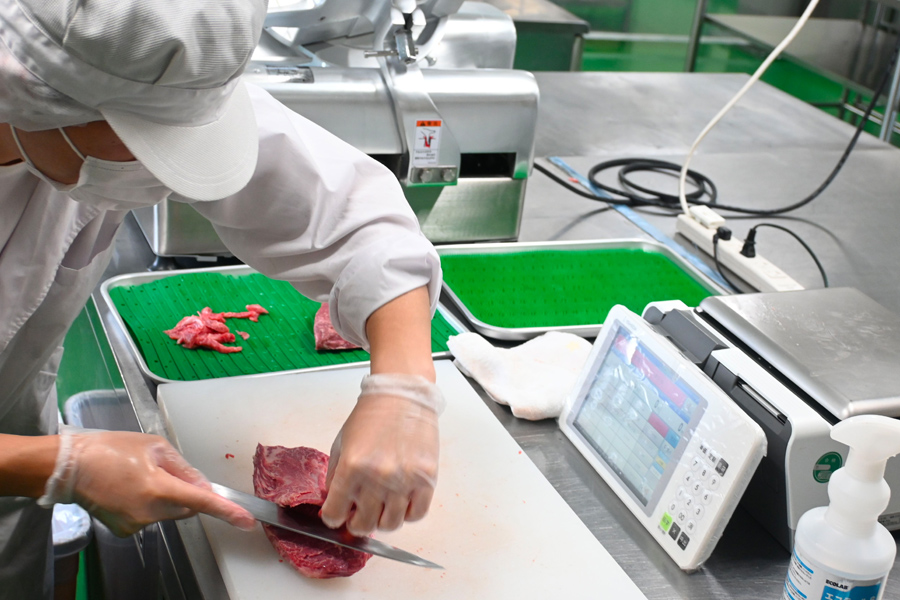 最新の自社食肉加工場