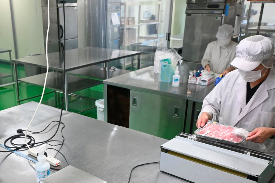 最新の自社食肉加工場